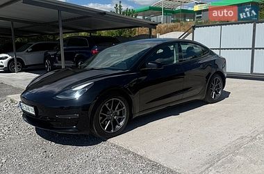 Tesla Model 3  2020