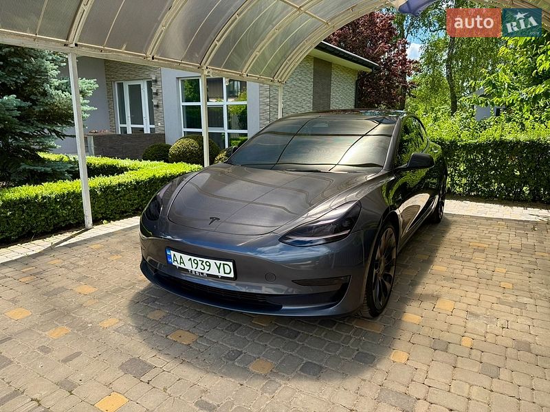 Седан Tesla Model 3 2022 в Киеве