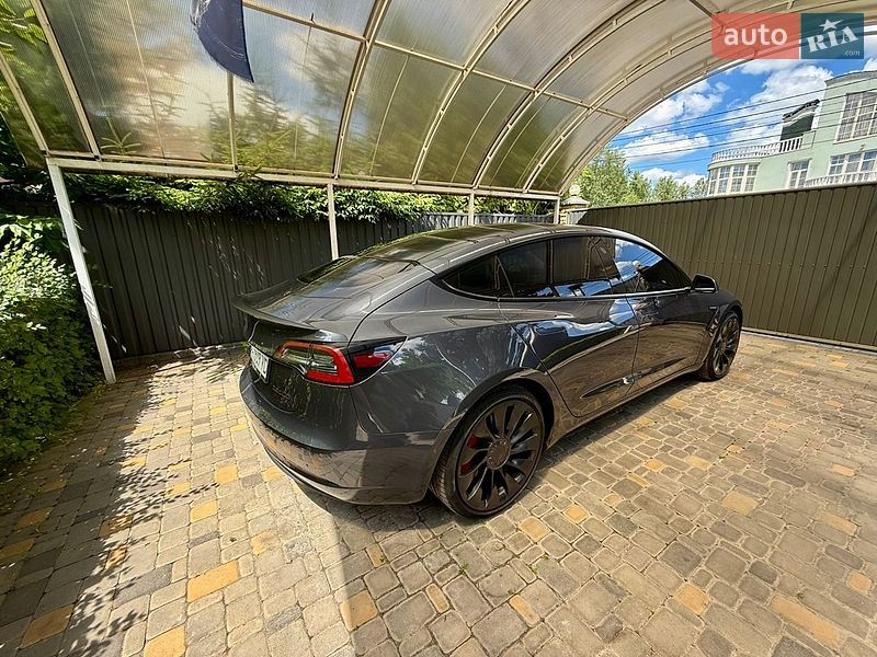 Седан Tesla Model 3 2022 в Киеве