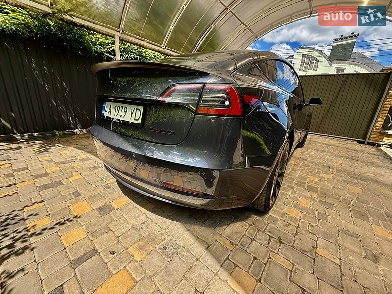 Седан Tesla Model 3 2022 в Киеве