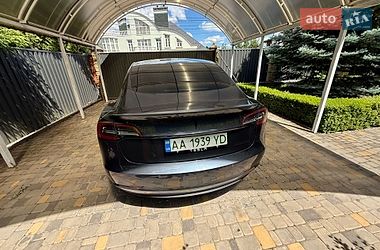 Седан Tesla Model 3 2022 в Киеве