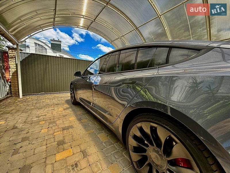 Седан Tesla Model 3 2022 в Киеве