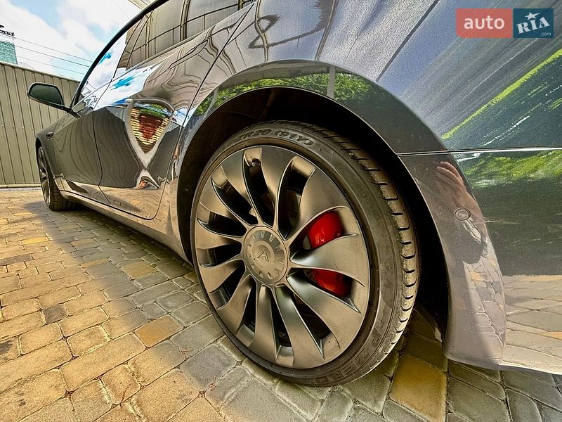 Седан Tesla Model 3 2022 в Киеве