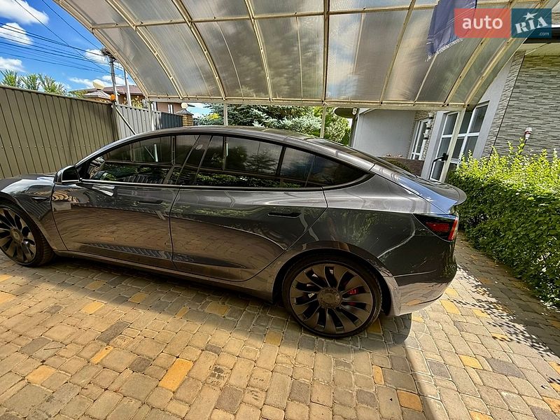 Седан Tesla Model 3 2022 в Киеве