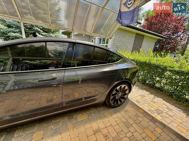 Седан Tesla Model 3 2022 в Киеве