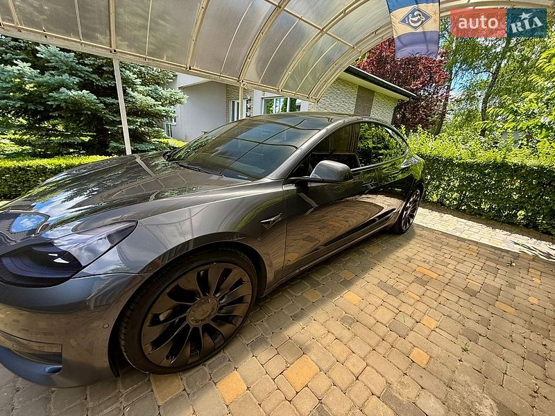 Седан Tesla Model 3 2022 в Киеве
