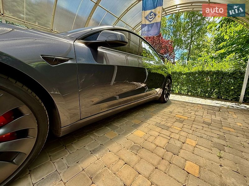 Седан Tesla Model 3 2022 в Киеве