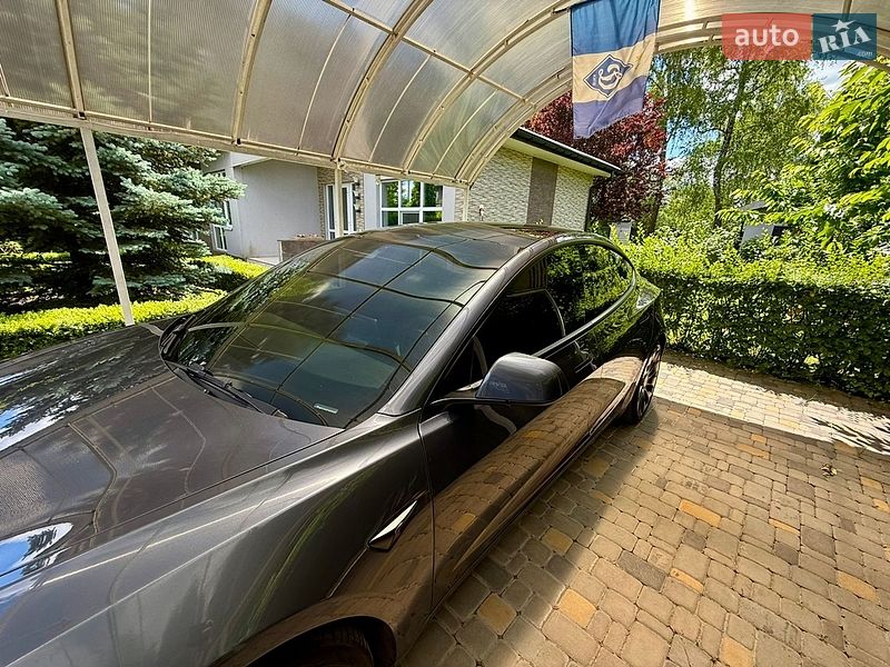 Седан Tesla Model 3 2022 в Киеве