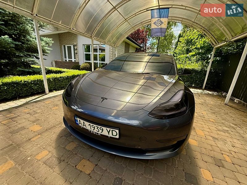 Седан Tesla Model 3 2022 в Киеве