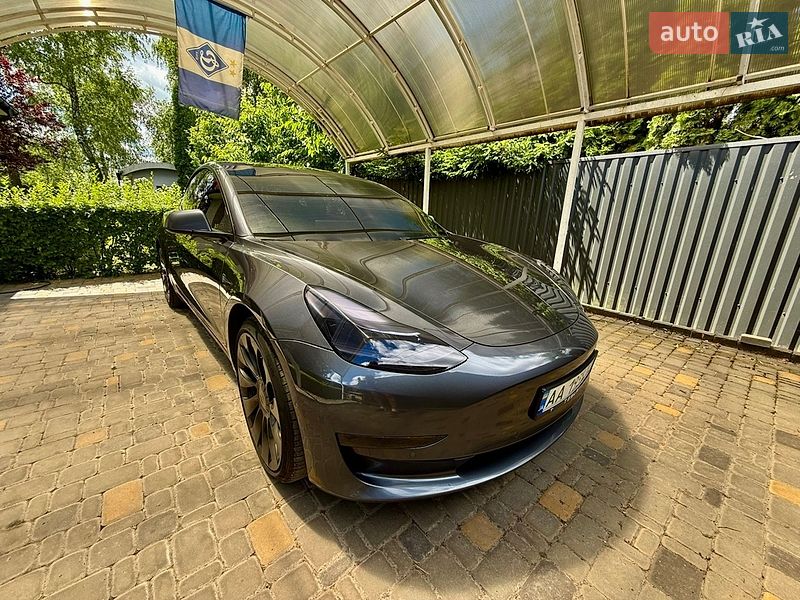 Седан Tesla Model 3 2022 в Киеве