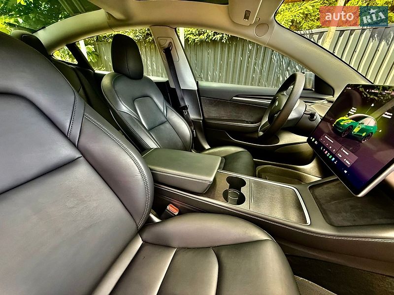 Седан Tesla Model 3 2022 в Киеве