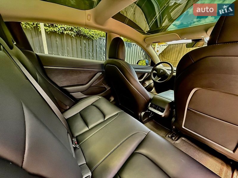 Седан Tesla Model 3 2022 в Киеве