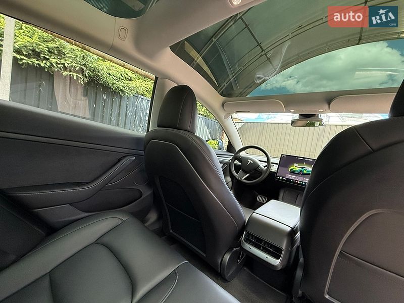 Седан Tesla Model 3 2022 в Киеве