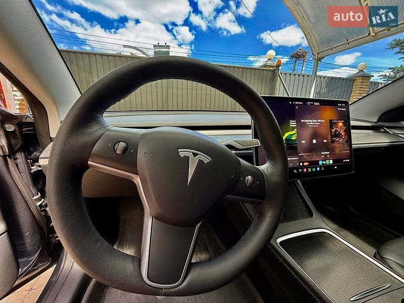 Седан Tesla Model 3 2022 в Киеве