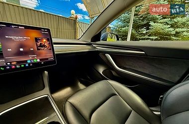 Седан Tesla Model 3 2022 в Киеве