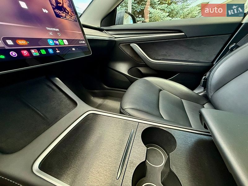 Седан Tesla Model 3 2022 в Киеве