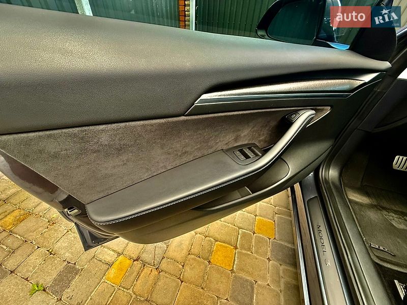Седан Tesla Model 3 2022 в Киеве