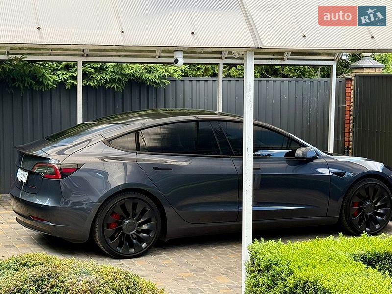 Седан Tesla Model 3 2022 в Киеве
