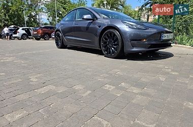 Tesla Model 3  2021