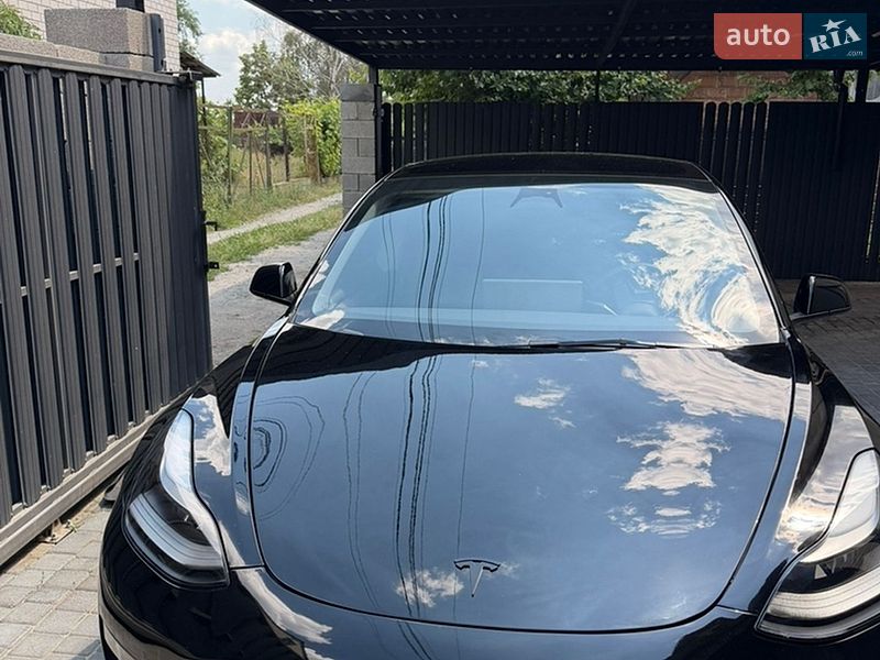 Седан Tesla Model 3 2022 в Днепре