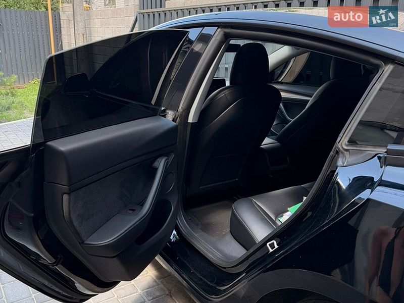 Седан Tesla Model 3 2022 в Днепре