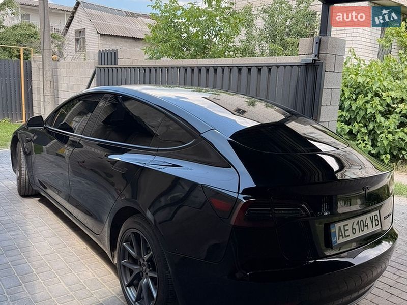 Седан Tesla Model 3 2022 в Днепре
