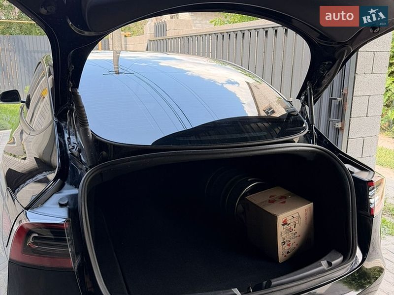 Седан Tesla Model 3 2022 в Днепре