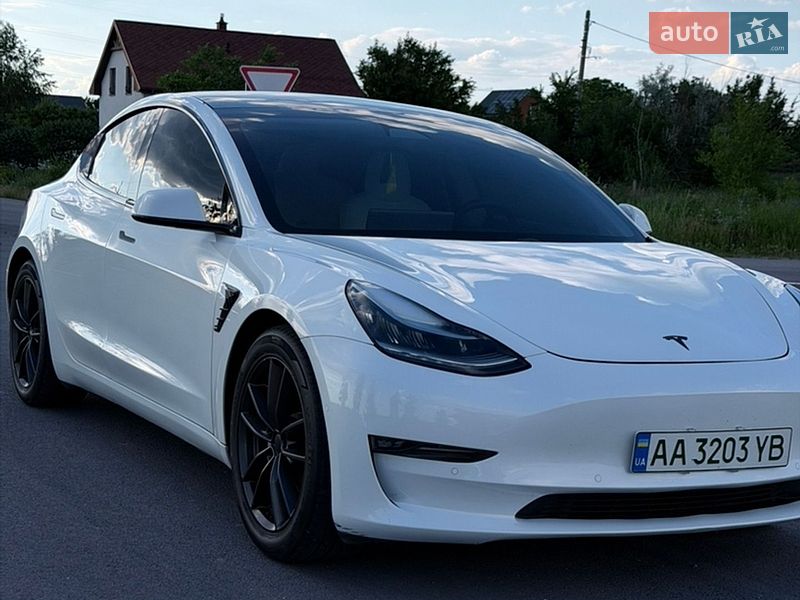 Седан Tesla Model 3 2020 в Дніпрі
