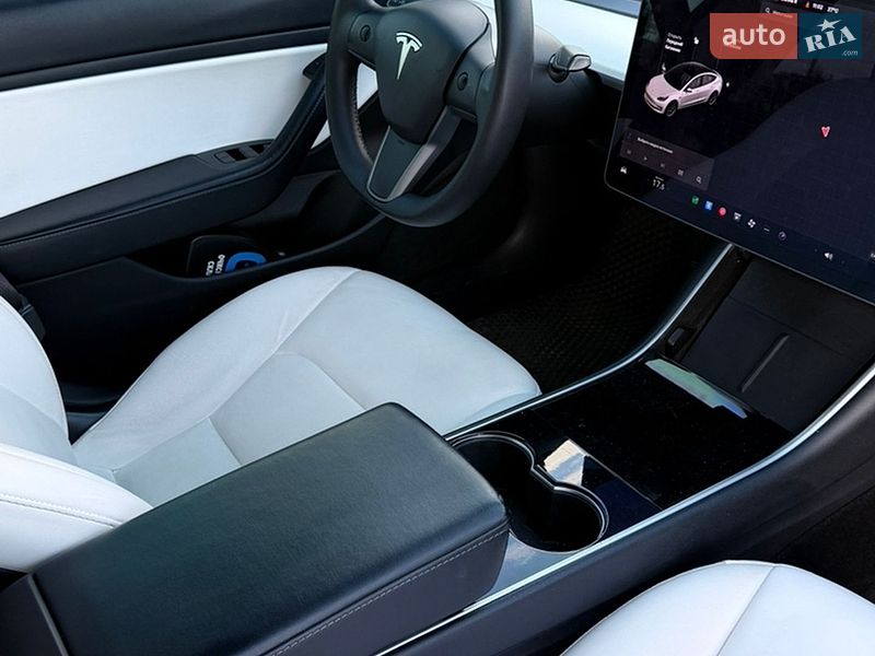 Седан Tesla Model 3 2020 в Дніпрі