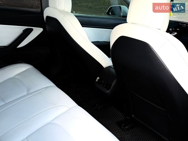 Седан Tesla Model 3 2020 в Дніпрі