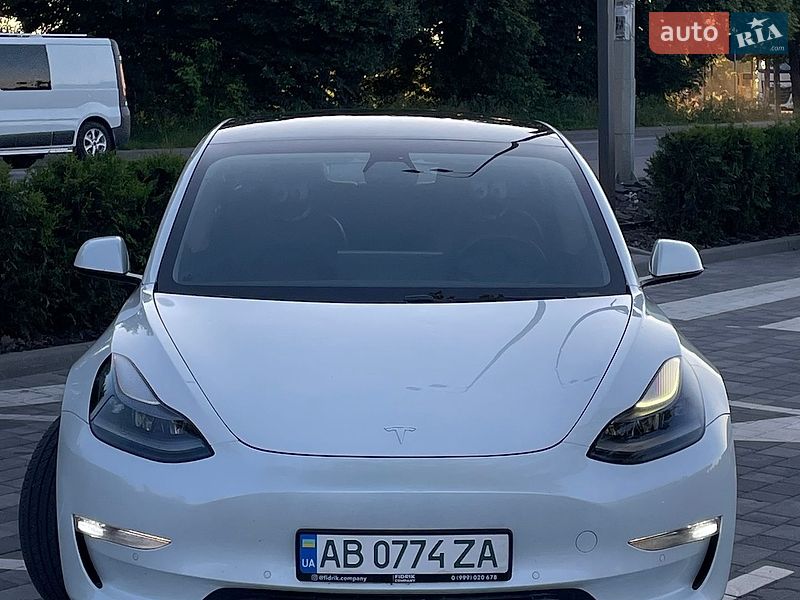 Седан Tesla Model 3 2021 в Вінниці
