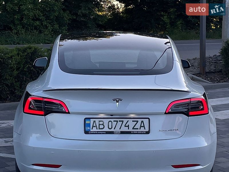 Седан Tesla Model 3 2021 в Вінниці
