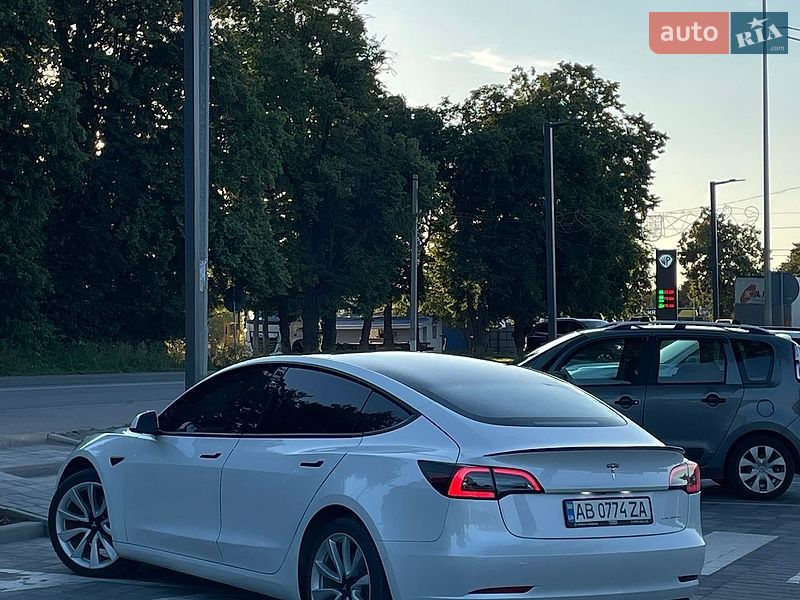 Седан Tesla Model 3 2021 в Вінниці