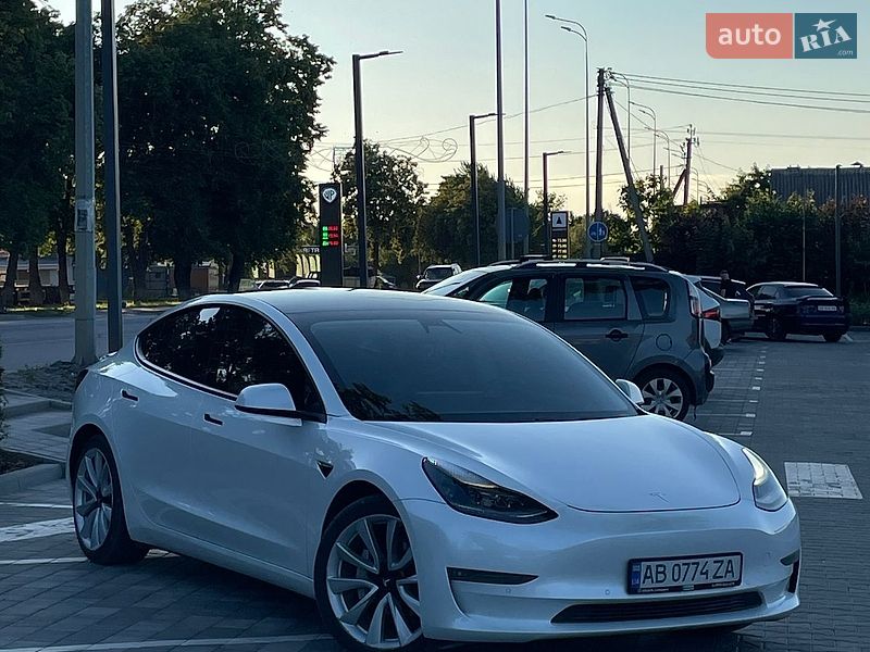 Седан Tesla Model 3 2021 в Вінниці