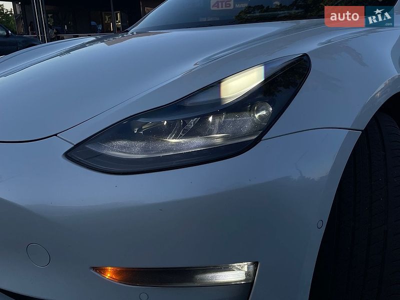 Седан Tesla Model 3 2021 в Вінниці
