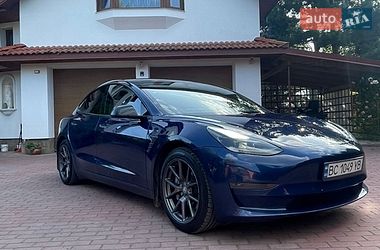 Tesla Model 3  2021
