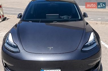Tesla Model 3  2020