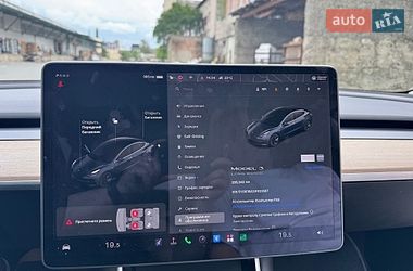 Седан Tesla Model 3 2018 в Луцьку