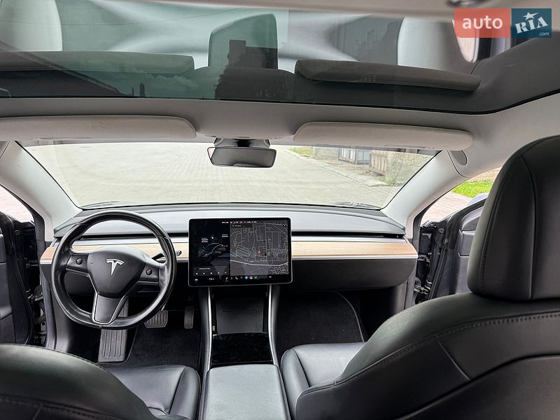 Седан Tesla Model 3 2018 в Луцьку
