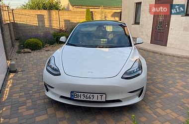 Tesla Model 3  2019