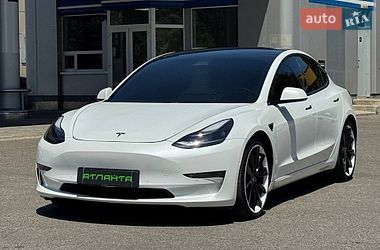 Tesla Model 3  2021