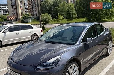 Tesla Model 3  2020