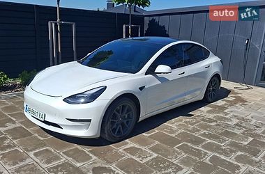 Tesla Model 3  2021