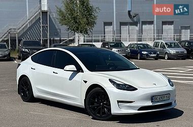 Tesla Model 3  2021