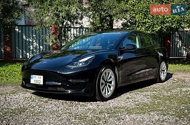 Tesla Model 3  2021