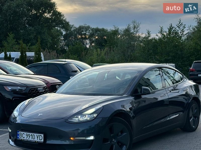 Седан Tesla Model 3 2022 в Львове