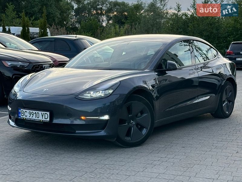Седан Tesla Model 3 2022 в Львове