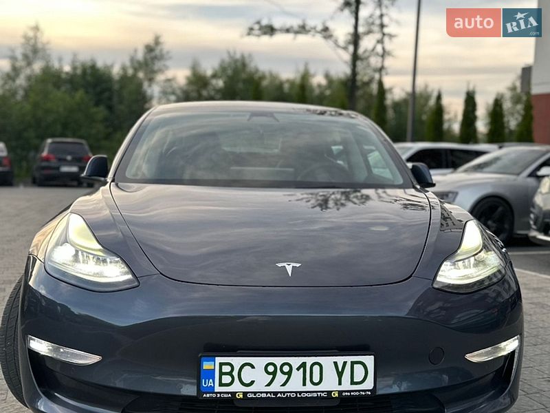 Седан Tesla Model 3 2022 в Львове