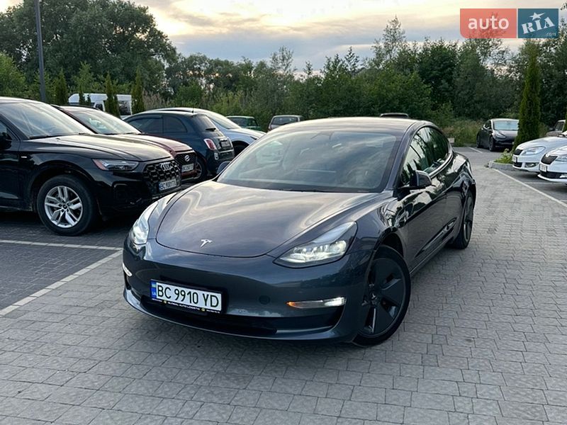 Седан Tesla Model 3 2022 в Львове