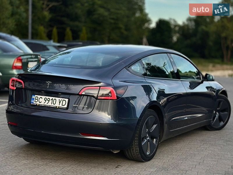 Седан Tesla Model 3 2022 в Львове